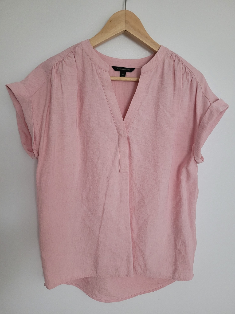 Banana Republic Pink Blush V-Neck Short Sleeve Blouse Size M Pastel Feminine